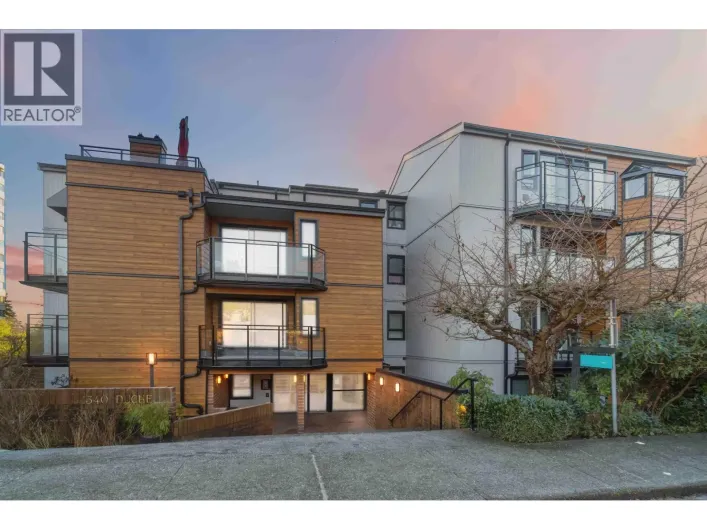 206 1340 DUCHESS AVENUE, West Vancouver
