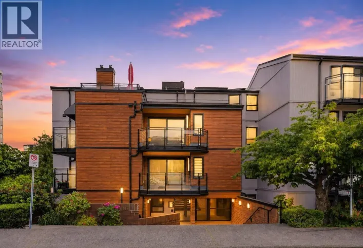 206 1340 DUCHESS AVENUE, West Vancouver
