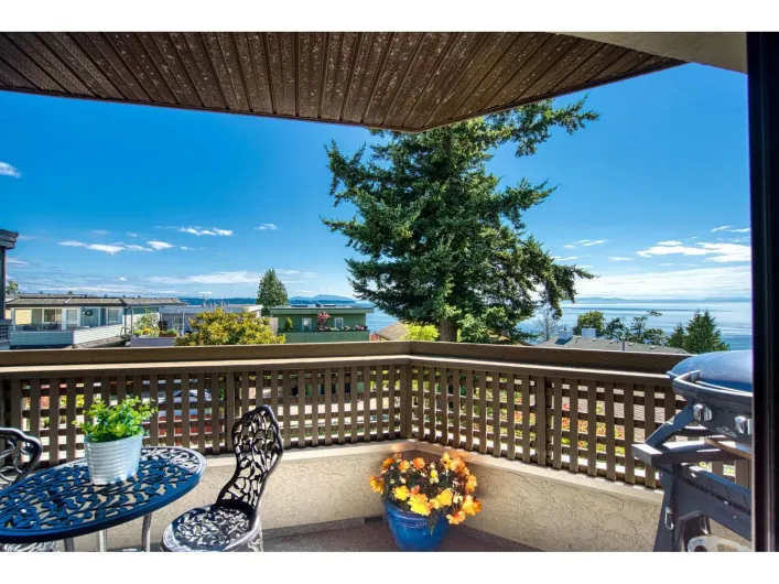 206 15080 PROSPECT AVENUE, White Rock
