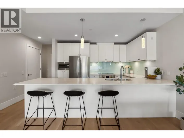 206 1591 BOWSER AVENUE, North Vancouver