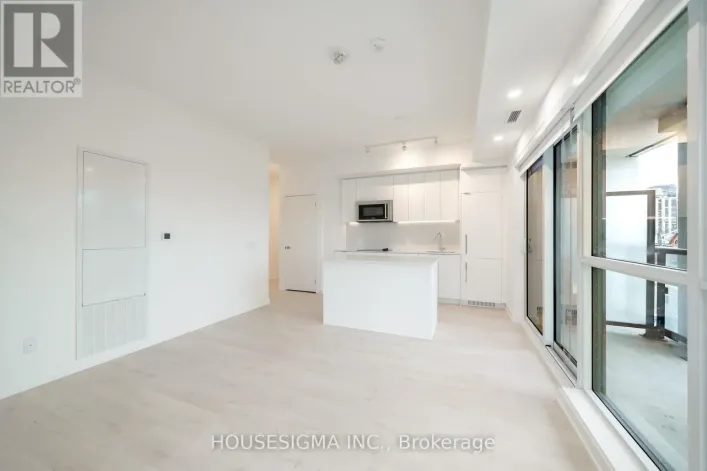 206 - 181 SHEPPARD AVENUE E, Toronto