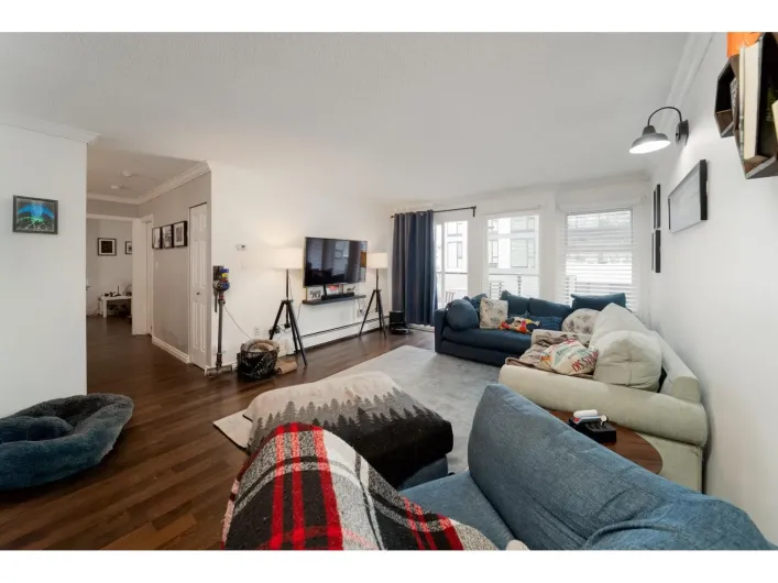 206 1850 E SOUTHMERE CRESCENT, Surrey