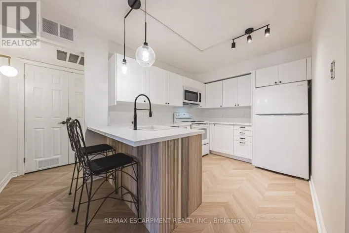 206 - 2030 CLEAVER AVENUE, Burlington