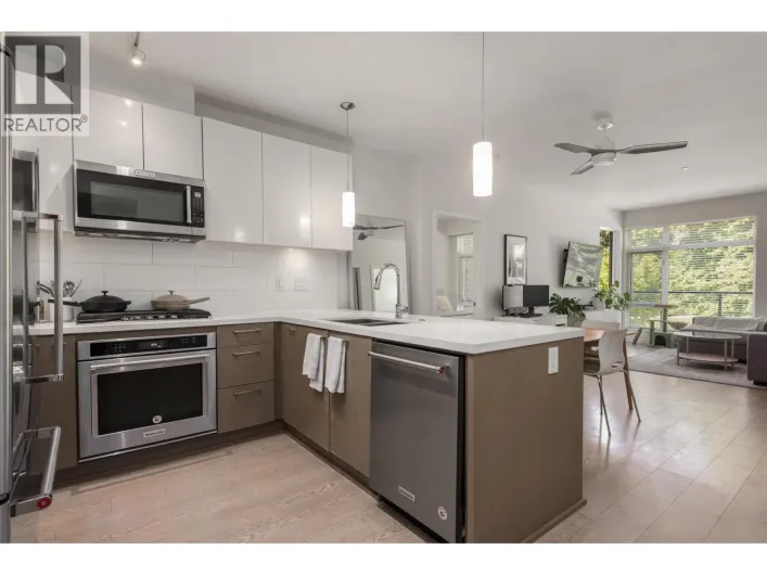 206 28 E ROYAL AVENUE, New Westminster