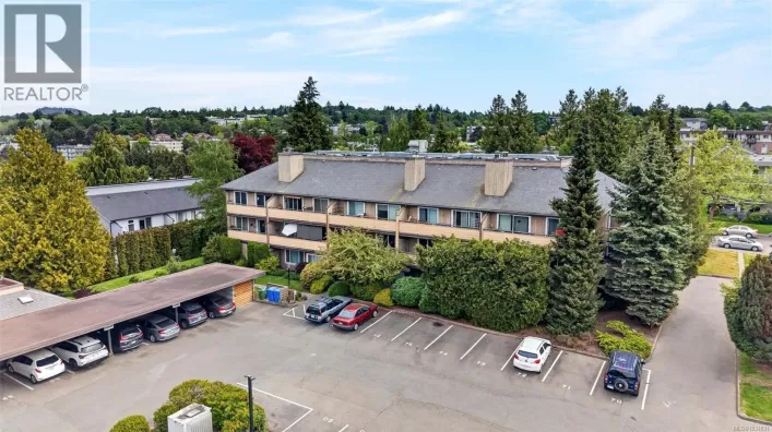206 3225 Alder St, Saanich