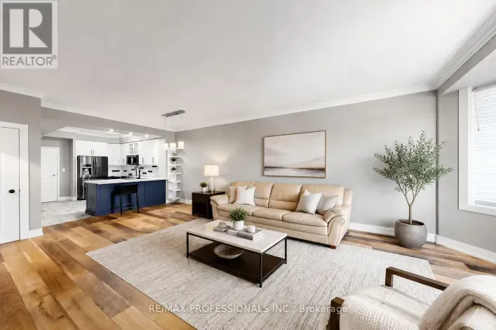 Apartment for sale: 206 - 3531 LAKE SHORE BOULEVARD W, Toronto