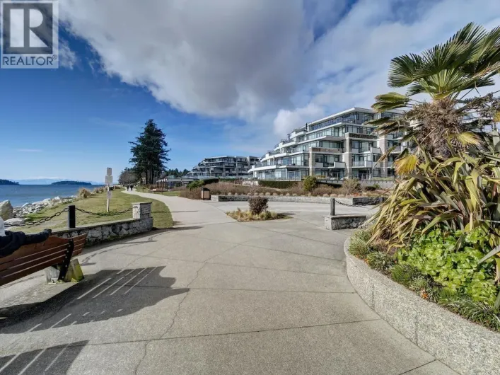 206 5665 TEREDO STREET, Sechelt