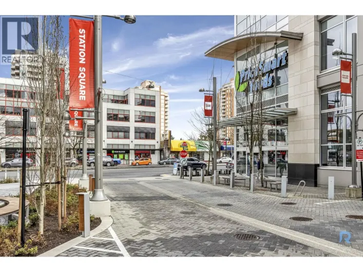 206 6000 MCKAY AVENUE, Burnaby