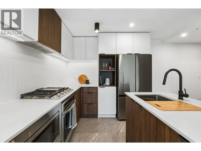 206 623 KEMSLEY AVENUE, Coquitlam
