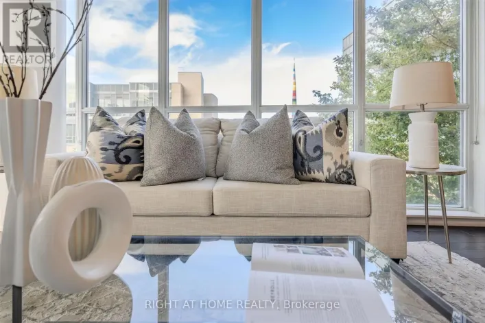 206 - 70 FOREST MANOR ROAD, Toronto