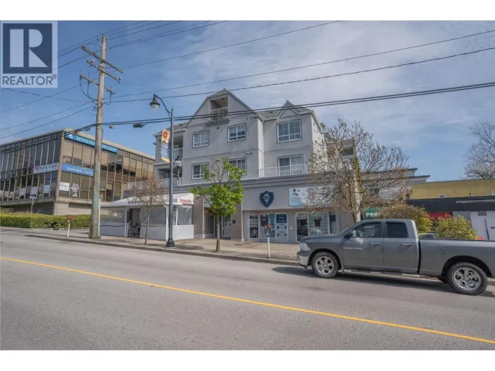 206 723 TWELFTH STREET, New Westminster