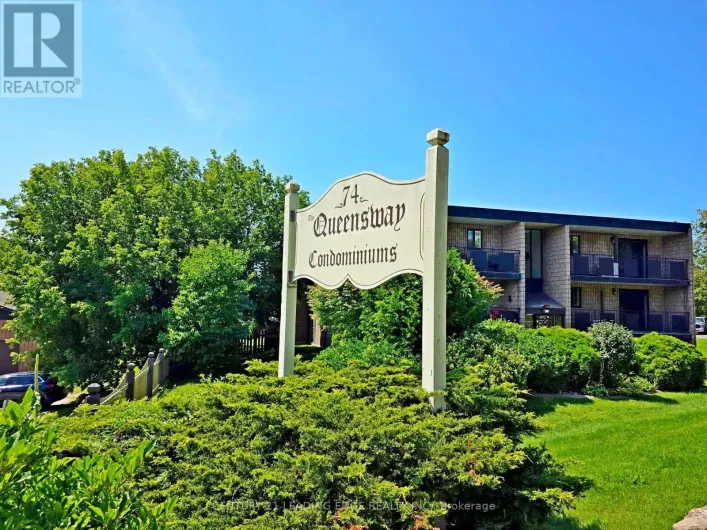 206 - 74 THE QUEENSWAY S, Georgina