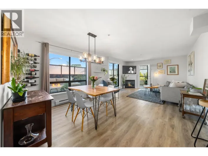 206 935 W 16TH STREET, North Vancouver