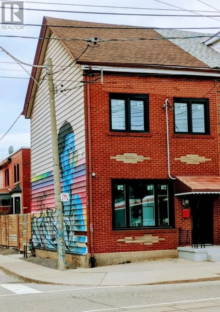 206 BATHURST STREET, Toronto