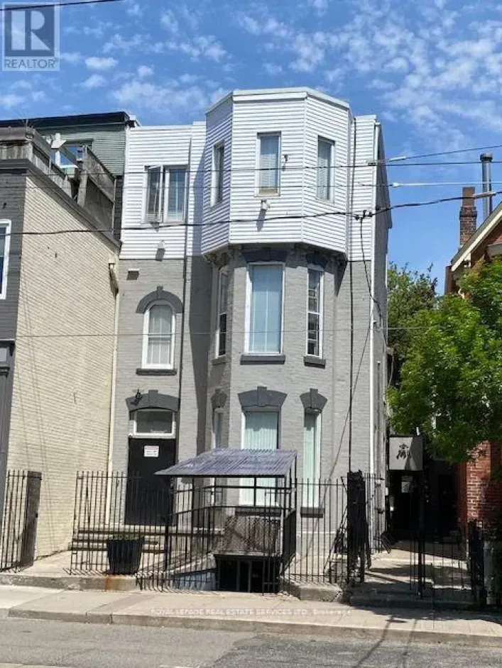 206 CARLTON STREET, Toronto