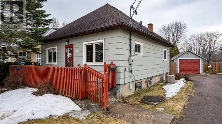 206 GOLF COURSE ROAD, Laurentian Valley