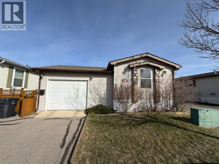 206 Railway Avenue, Coaldale