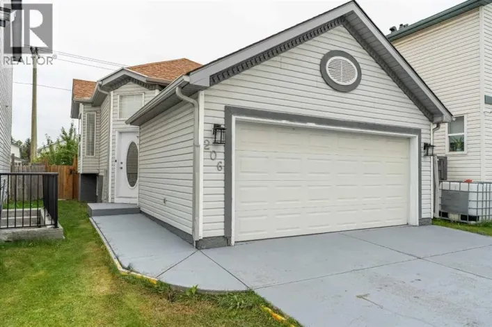 206 Saratoga Close NE, Calgary