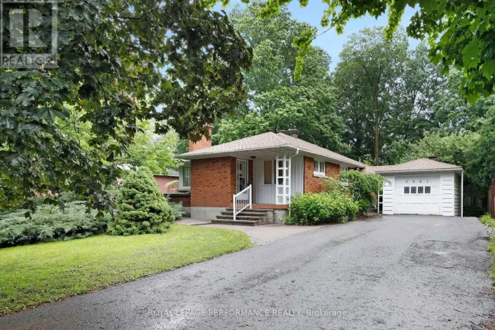 2061 FAIRBANKS AVENUE, Ottawa