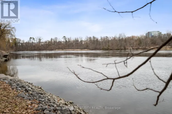 2061 PRINCE OF WALES DRIVE, Ottawa