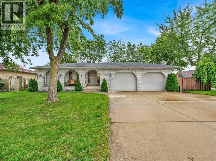 2068 Lesperance, Tecumseh