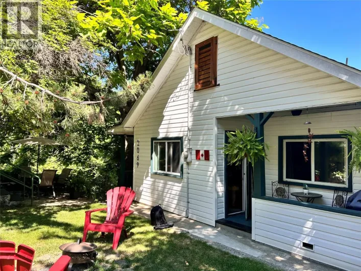 2069 Daniel Street, Trail