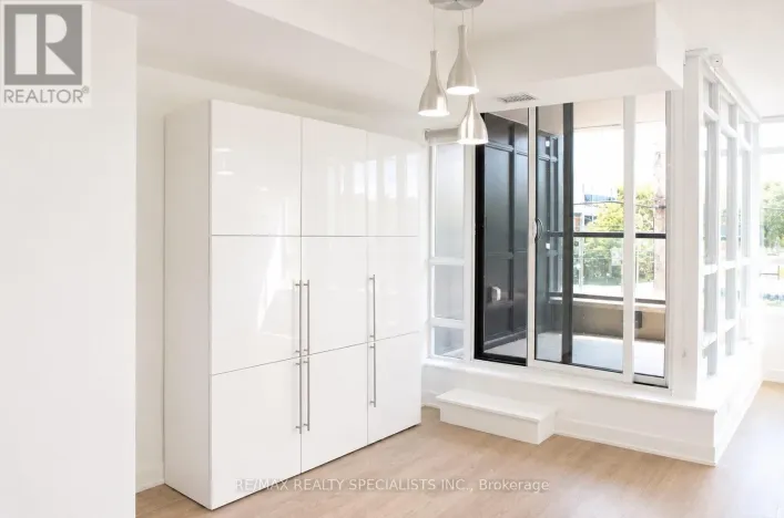 207 - 11 SUPERIOR AVENUE, Toronto