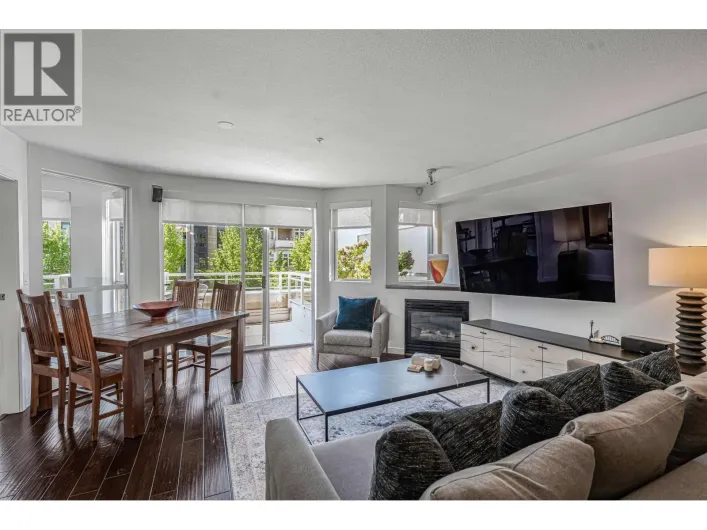 207 122 E 3RD STREET, North Vancouver