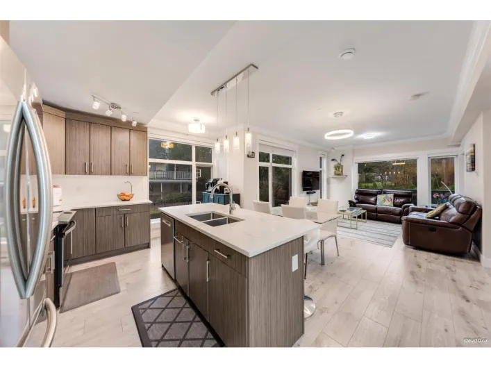 207 13799 101 AVENUE, Surrey