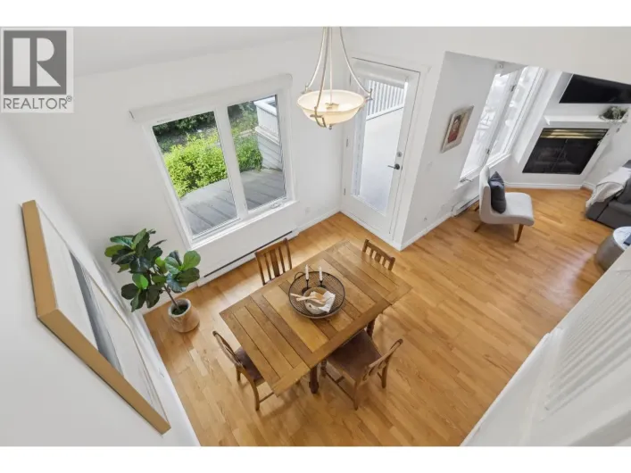 207 1518 BOWSER AVENUE, North Vancouver