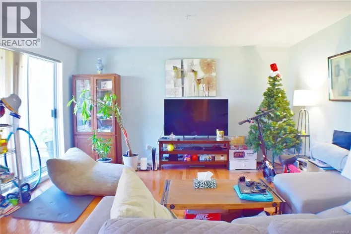 207 1694 Cedar Hill Cross Rd, Saanich