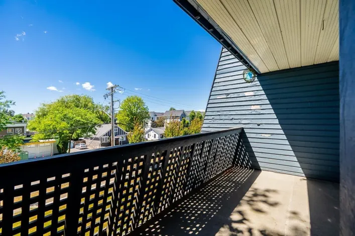 207 17661 58A AVENUE, Surrey