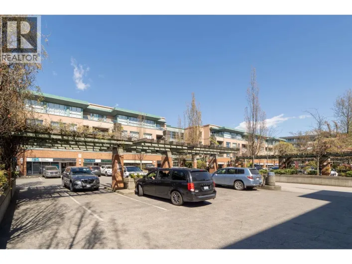 207 223 MOUNTAIN HIGHWAY, North Vancouver