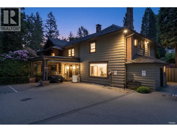 207 235 KEITH ROAD, West Vancouver