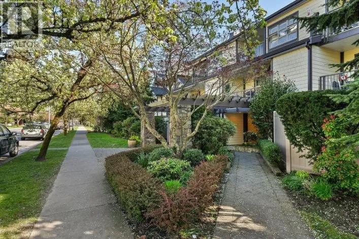 207 235 W 4TH STREET, North Vancouver