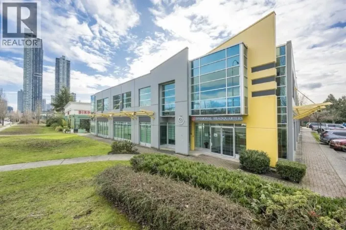 207 3833 HENNING DRIVE, Burnaby