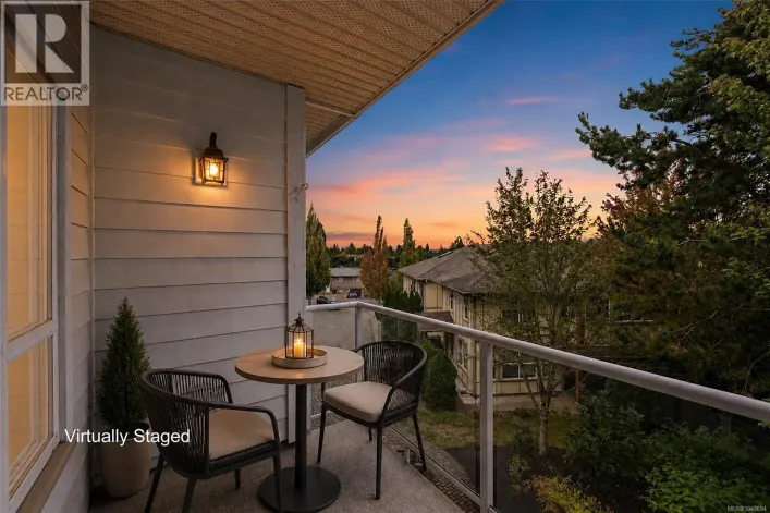 207 3915 Carey Rd, Saanich