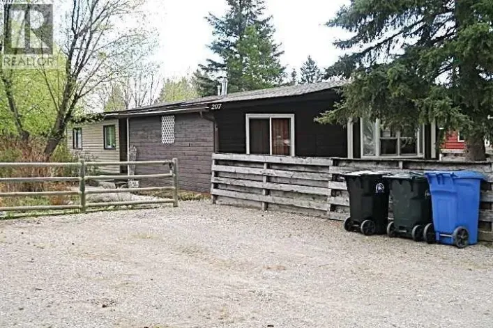 207 4 Street NW, Sundre