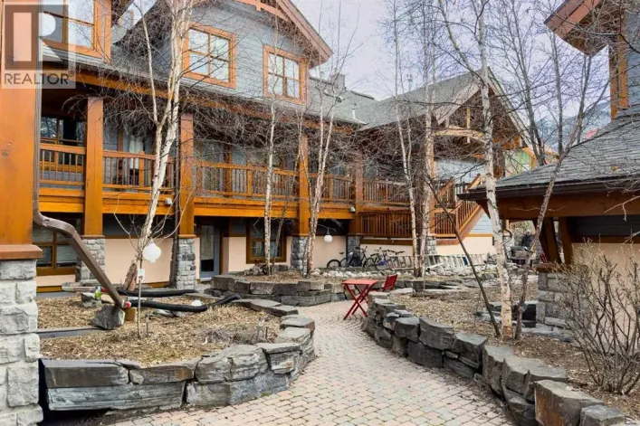 207, 404 Marten Street, Banff