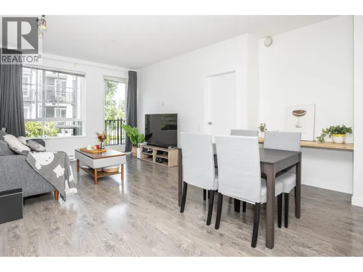 207 553 FOSTER AVENUE, Coquitlam