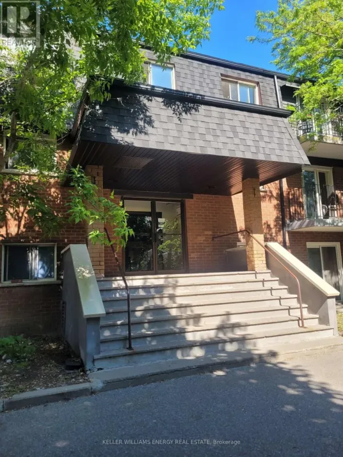 207 - 576 MARY STREET E, Whitby