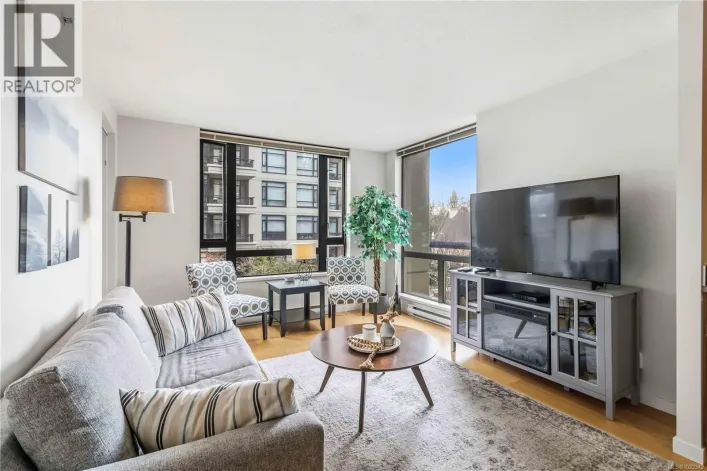 207 751 Fairfield Rd, Victoria