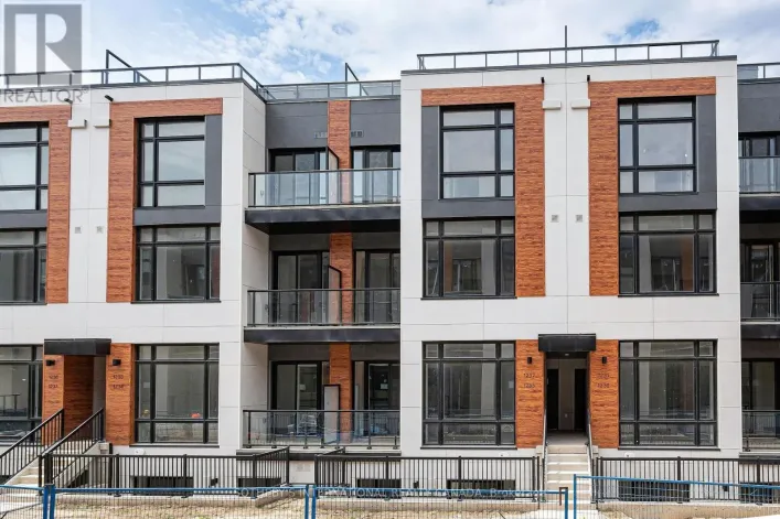 207 - 8 STECKLEY HOUSE LANE, Richmond Hill