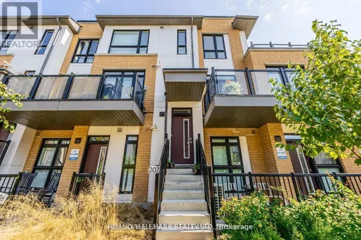 Row / Townhouse for sale: 207 - 90 CANON JACKSON DRIVE, Toronto