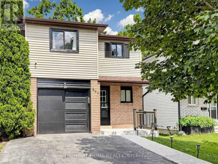 207 HICKLING TRAIL, Barrie