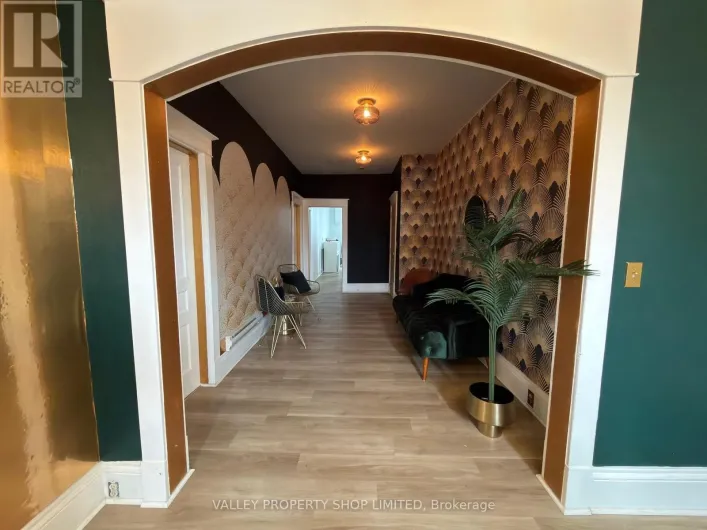 207 PEMBROKE STREET W, Pembroke