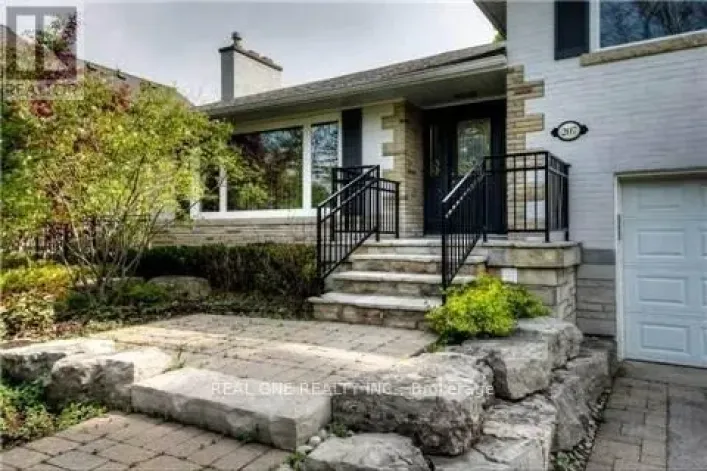 207 PINEHURST DRIVE, Oakville
