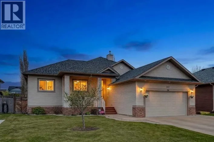 207 Strathmore Lakes Bend, Strathmore