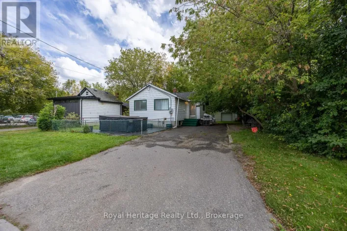 207 VALENCIA ROAD, Oshawa
