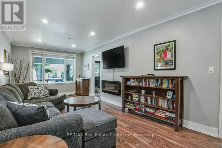 207 WATERLOO AVENUE, Guelph